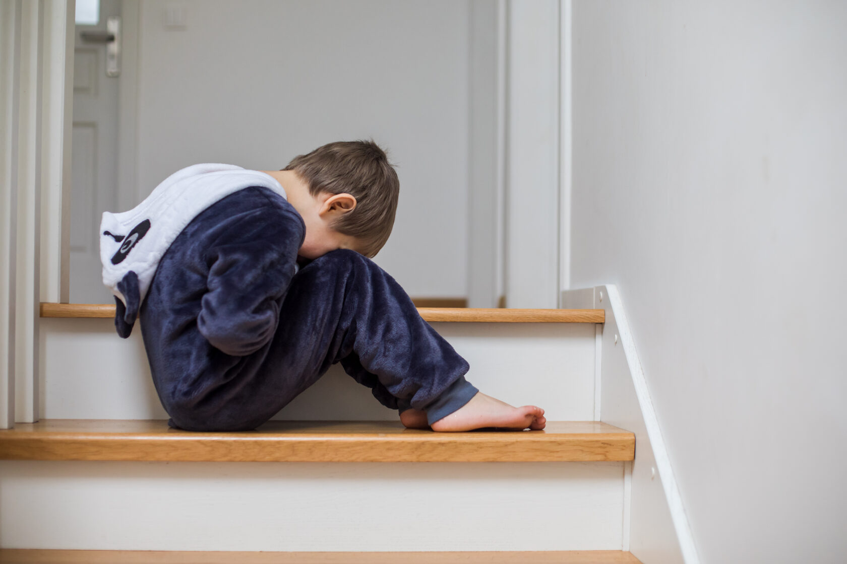 Стеснительный ребенок – нужно ли преодолевать застенчивость